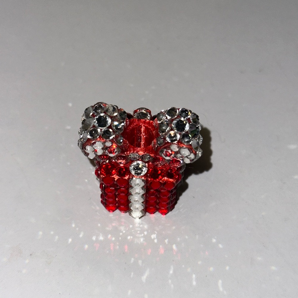present straw charm. - Picture 3 of 3